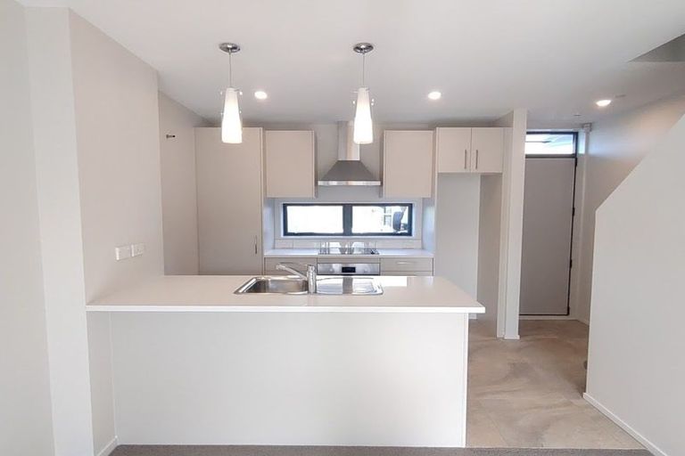 Photo of property in 5/9 Beaufield Lane, Te Atatu Peninsula, Auckland, 0610