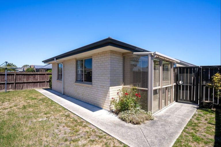 Photo of property in 1/81 Royal Park Drive, Parklands, Christchurch, 8083
