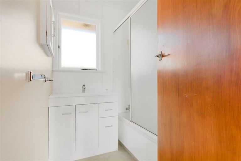 Photo of property in 12 Te Kanawa Crescent, Henderson, Auckland, 0610