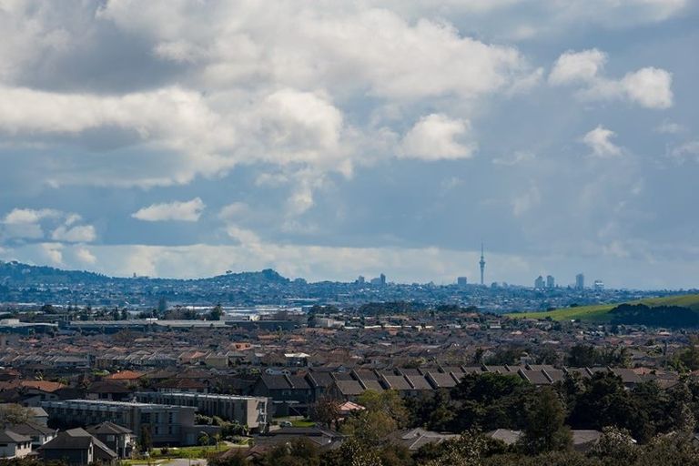 Photo of property in 13 Drover Close, Flat Bush, Auckland, 2019