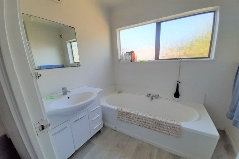 Photo of property in 16 Finlayson Avenue, Clendon Park, Auckland, 2103