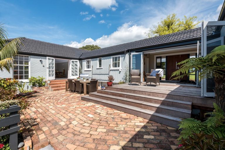 Photo of property in 30 Paparoa Road, Cockle Bay, Auckland, 2014