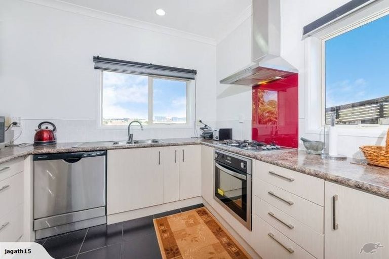 Photo of property in 25c Buscomb Avenue, Henderson, Auckland, 0610