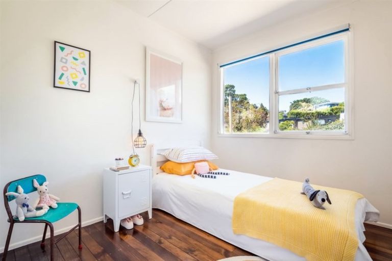 Photo of property in 18 Cassino Street, Bayswater, Auckland, 0622