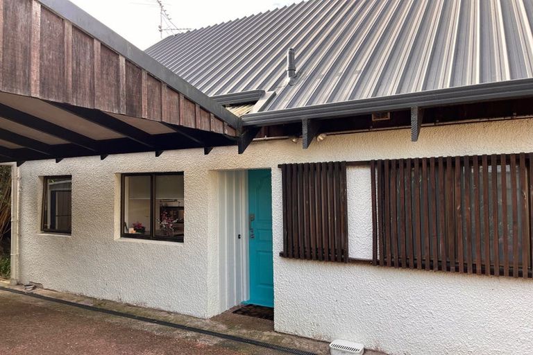 Photo of property in 1/813 East Coast Road, Northcross, Auckland, 0630