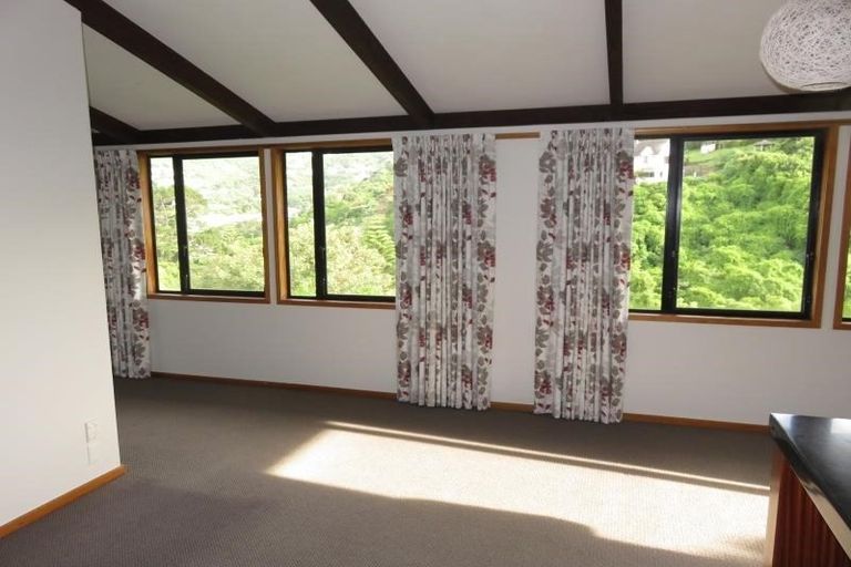 Photo of property in 76 Ranui Crescent, Khandallah, Wellington, 6035