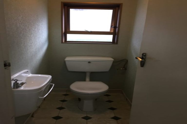 Photo of property in 8 Roskilda Crescent, Taradale, Napier, 4112