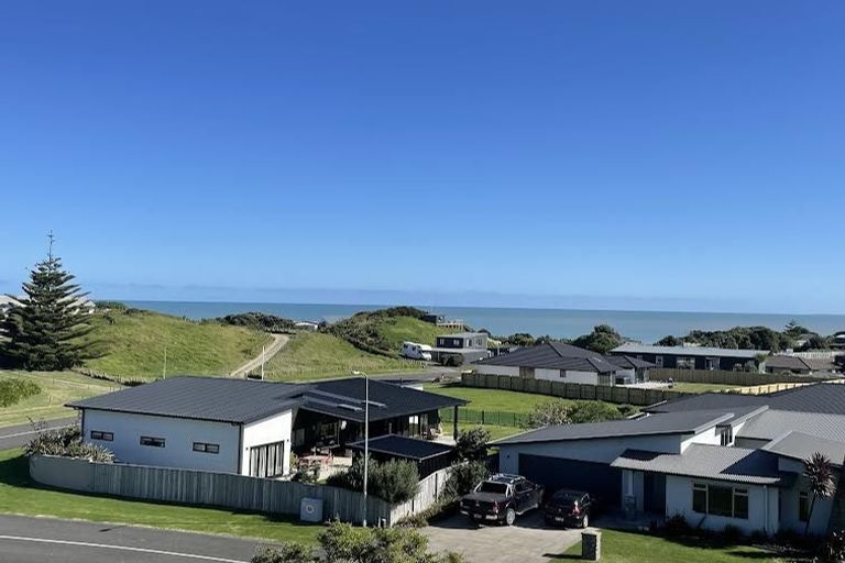 Photo of property in 16 Longbeach Drive, Castlecliff, Whanganui, 4501