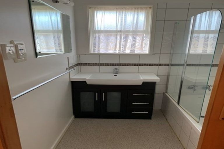 Photo of property in 58 Cardiff Road, Pakuranga, Auckland, 2010