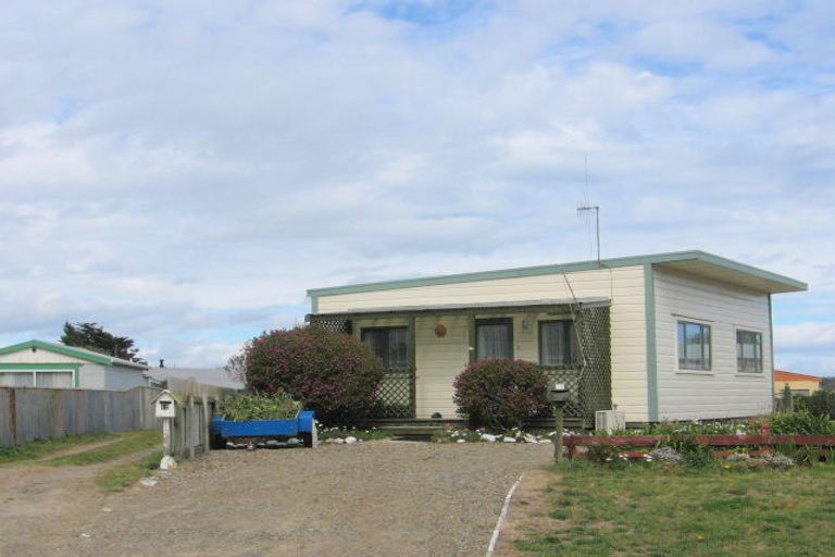 Photo of property in 10 Hennessy Street East, Foxton Beach, Foxton, 4815