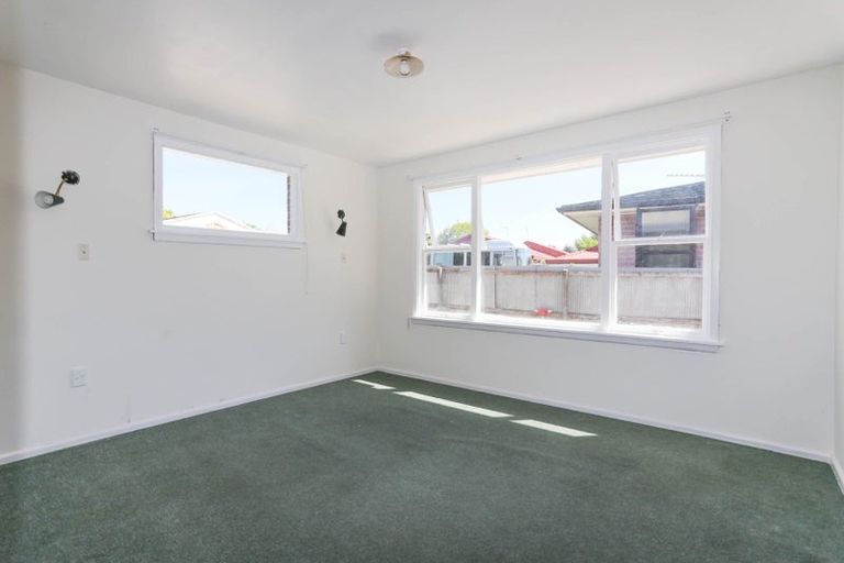Photo of property in 8 Lochee Road, Upper Riccarton, Christchurch, 8041