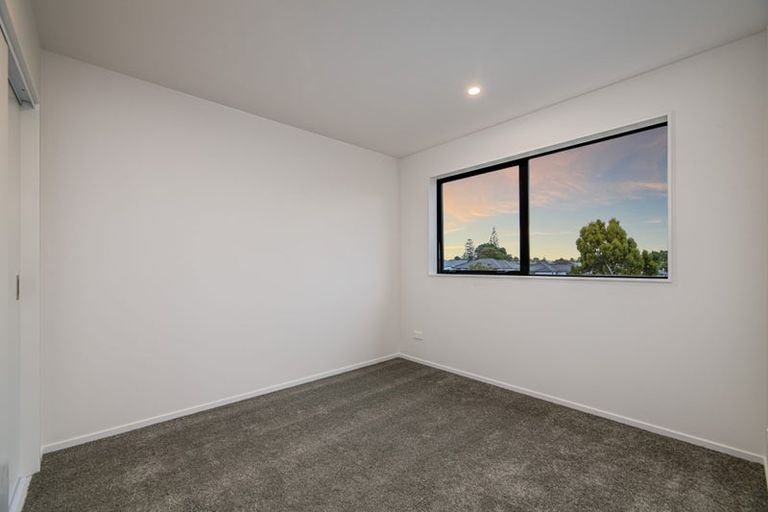 Photo of property in 5/17 Kingdale Road, Henderson, Auckland, 0610