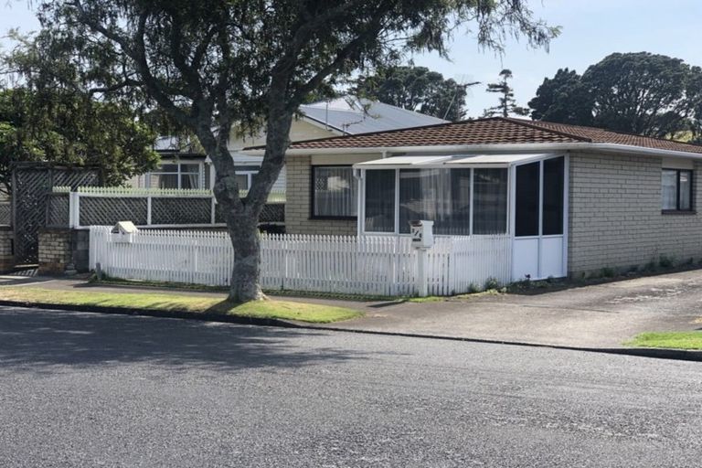 Photo of property in 1/6 Hoyle Place, New Plymouth, 4310