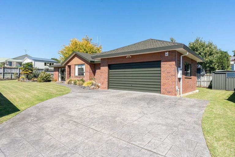 Photo of property in 14 Caulfield Place, Nawton, Hamilton, 3200