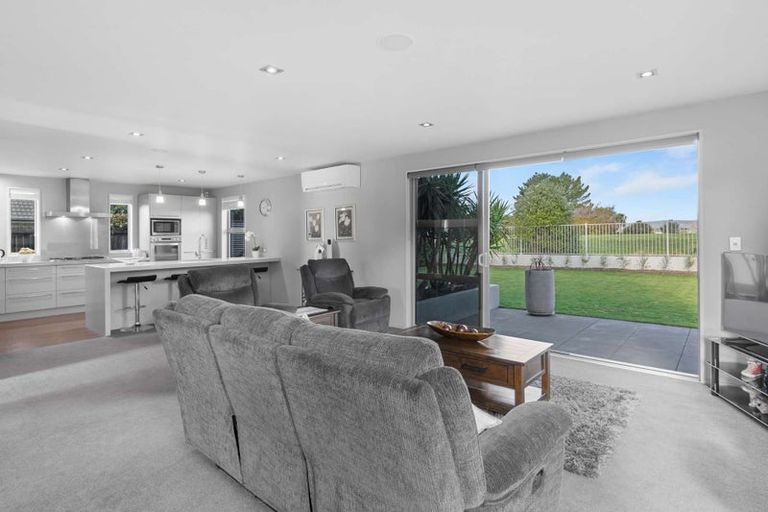 Photo of property in 31 Linkwater Way, Parklands, Christchurch, 8083