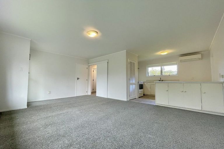 Photo of property in 2/11 Tallington Crescent, Torbay, Auckland, 0630