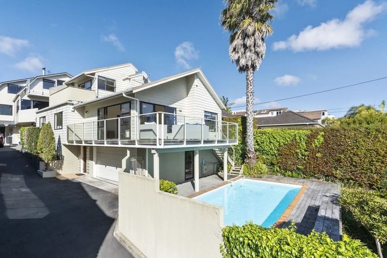 Photo of property in 1/13 Garadice Road, Rothesay Bay, Auckland, 0630