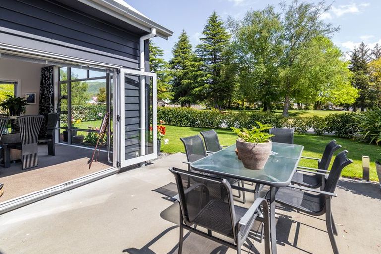 Photo of property in 2 Seagers Close, Kinloch, Taupo, 3377