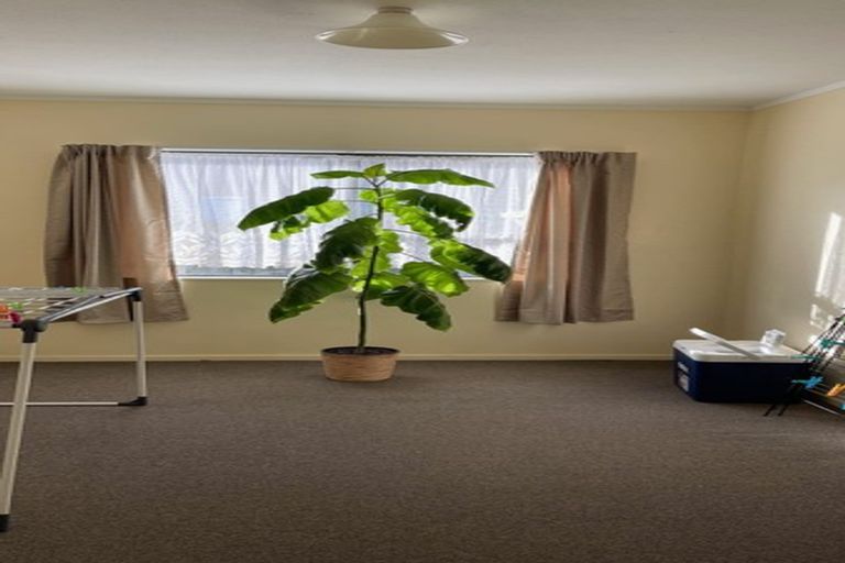 Photo of property in 8a Kentwood Drive, Woodridge, Wellington, 6037