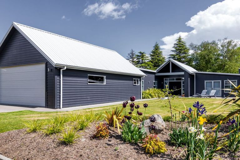Photo of property in 2 Seagers Close, Kinloch, Taupo, 3377