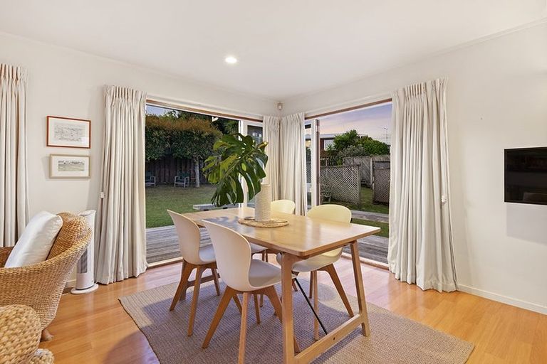Photo of property in 13 Prestige Place, Castor Bay, Auckland, 0620