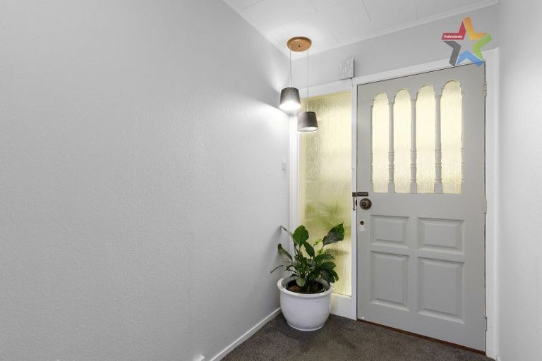 Photo of property in 277a Stokes Valley Road, Stokes Valley, Lower Hutt, 5019