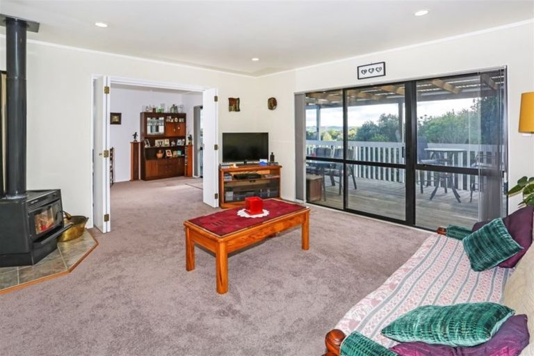 Photo of property in 150 Kaipara Road, Papakura, 2582