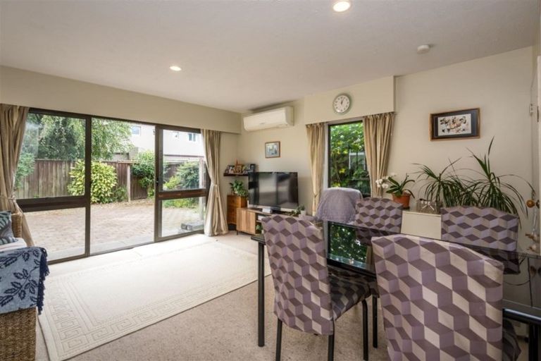 Photo of property in 11 Jamell Place, Avonhead, Christchurch, 8042