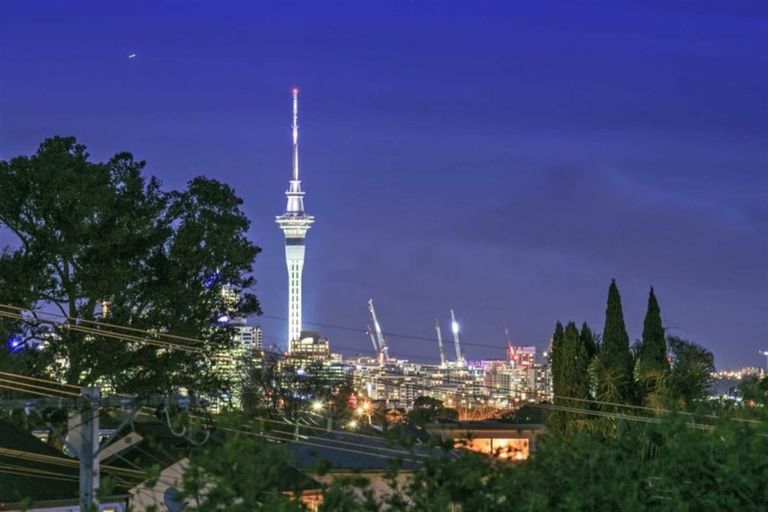 Photo of property in 35 Northumberland Avenue, Belmont, Auckland, 0622