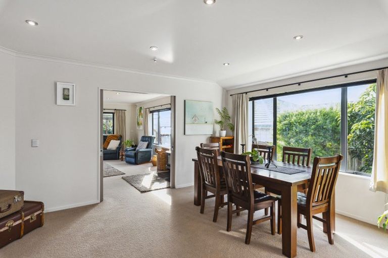 Photo of property in 5 Lambert Way, Paraparaumu, 5032