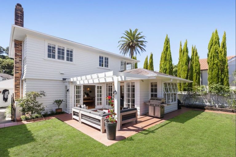 Photo of property in 28 Jubilee Avenue, Devonport, Auckland, 0624