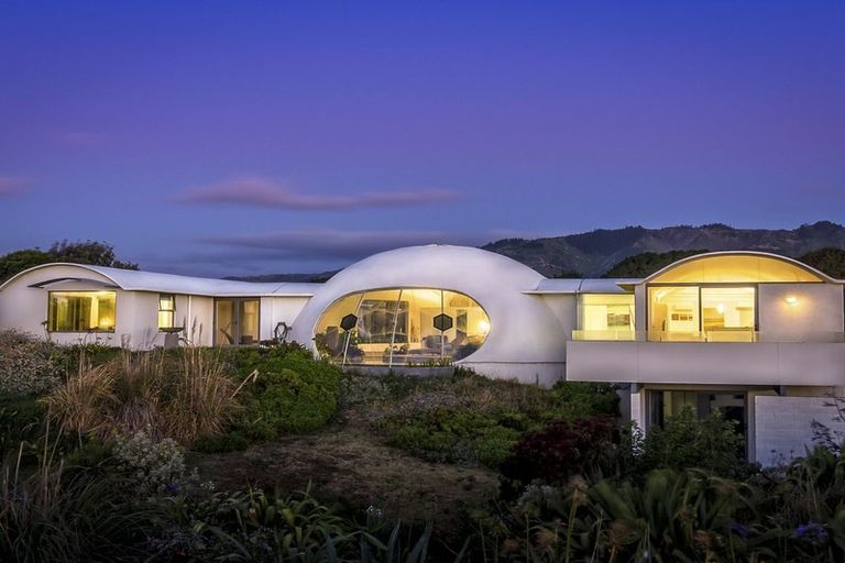 Photo of property in Solemer Beach House, 80 Paetawa Road, Peka Peka, Waikanae, 5391