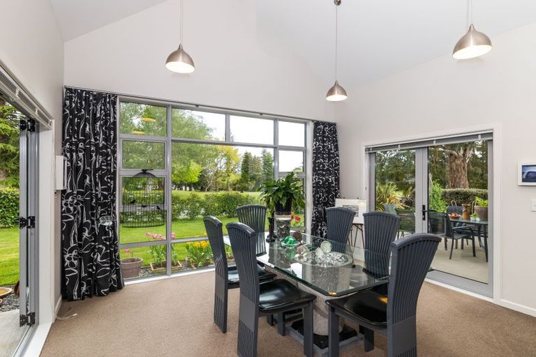 Photo of property in 2 Seagers Close, Kinloch, Taupo, 3377
