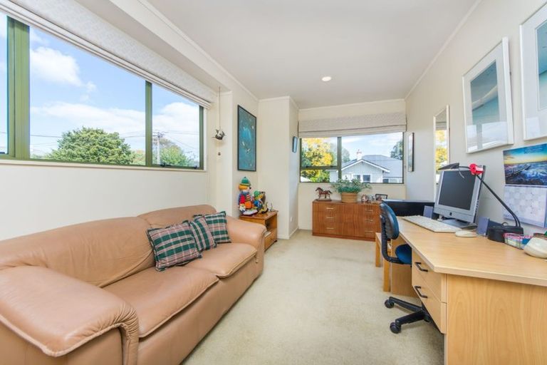 Photo of property in 63a Princes Street, Northcote Point, Auckland, 0627