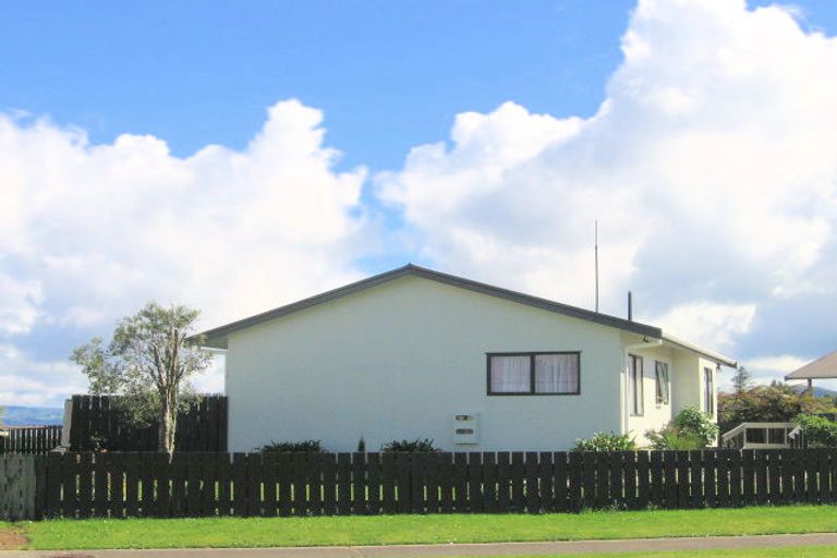 Photo of property in 5 Mansfield Road, Owhata, Rotorua, 3010