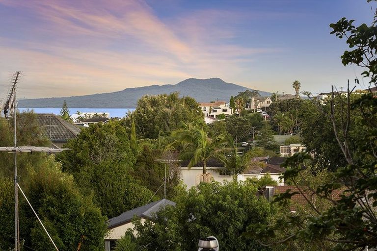 Photo of property in 13 Prestige Place, Castor Bay, Auckland, 0620