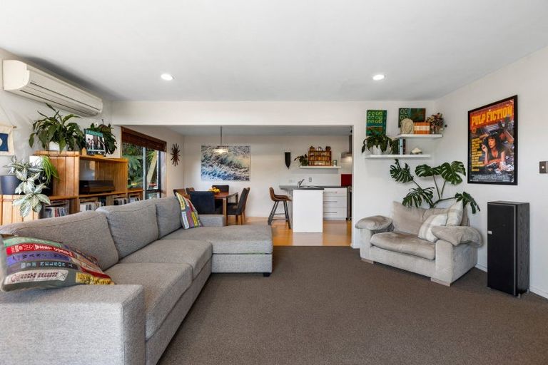 Photo of property in 33 Beaumont Crescent, Frankleigh Park, New Plymouth, 4310