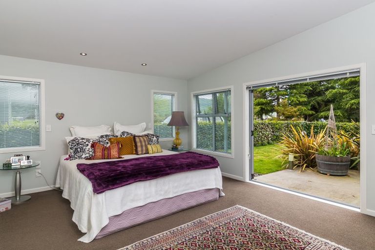 Photo of property in 2 Seagers Close, Kinloch, Taupo, 3377