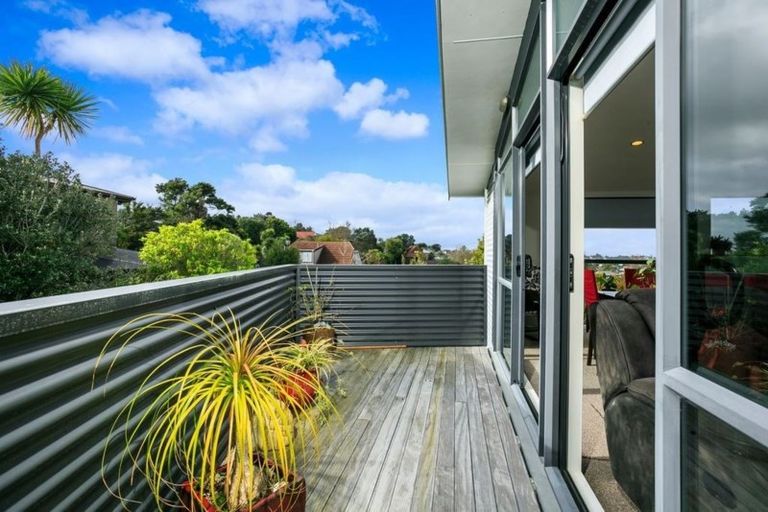 Photo of property in 63b Sunset Road, Totara Vale, Auckland, 0632