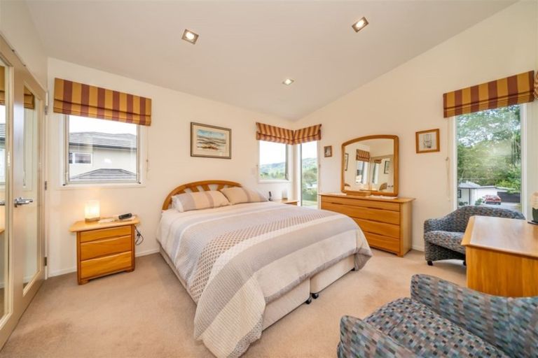 Photo of property in 76 Heretaunga Square, Silverstream, Upper Hutt, 5019