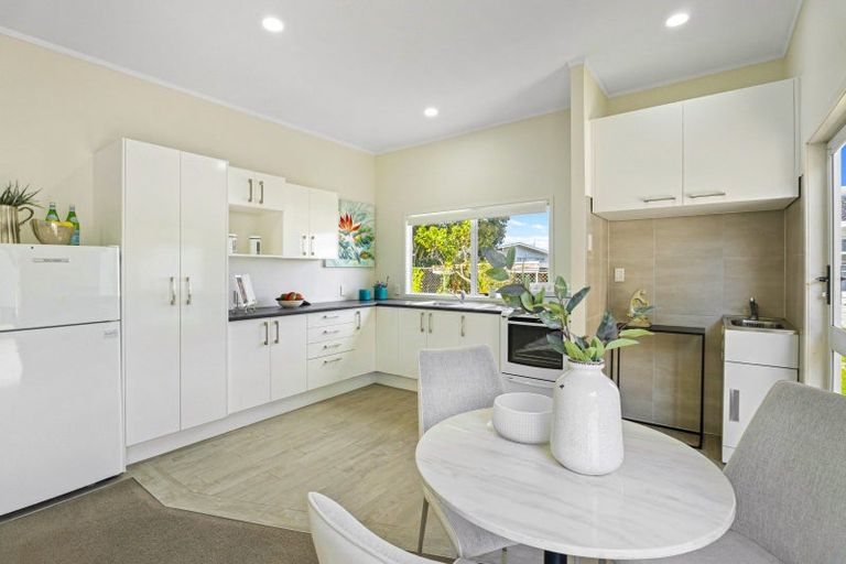 Photo of property in 91 Coronation Road, Mangere Bridge, Auckland, 2022