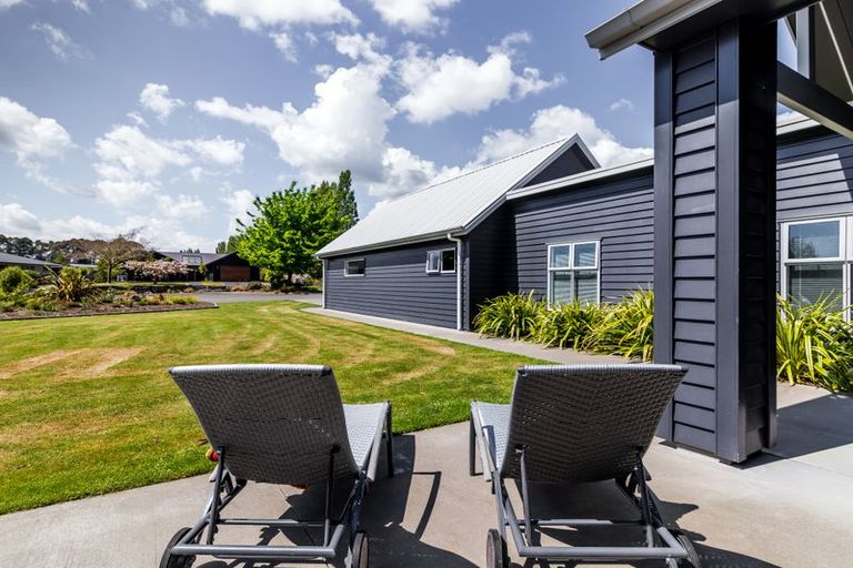 Photo of property in 2 Seagers Close, Kinloch, Taupo, 3377