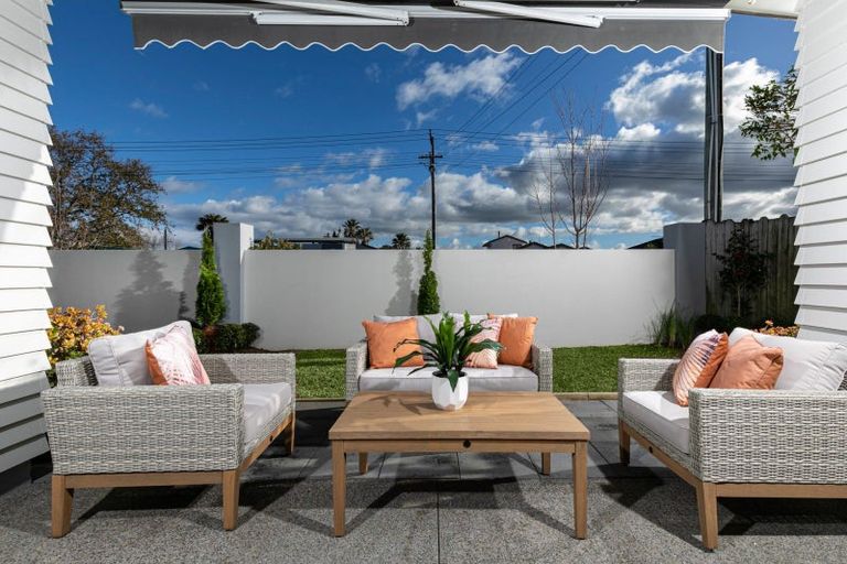 Photo of property in 135 Centreway Road, Orewa, 0931