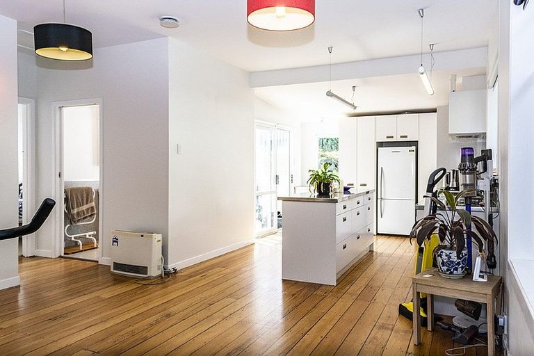 Photo of property in 13 Bracken Street, New Plymouth, 4310