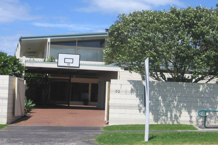 Photo of property in 52 Raleigh Road, Northcote, Auckland, 0627