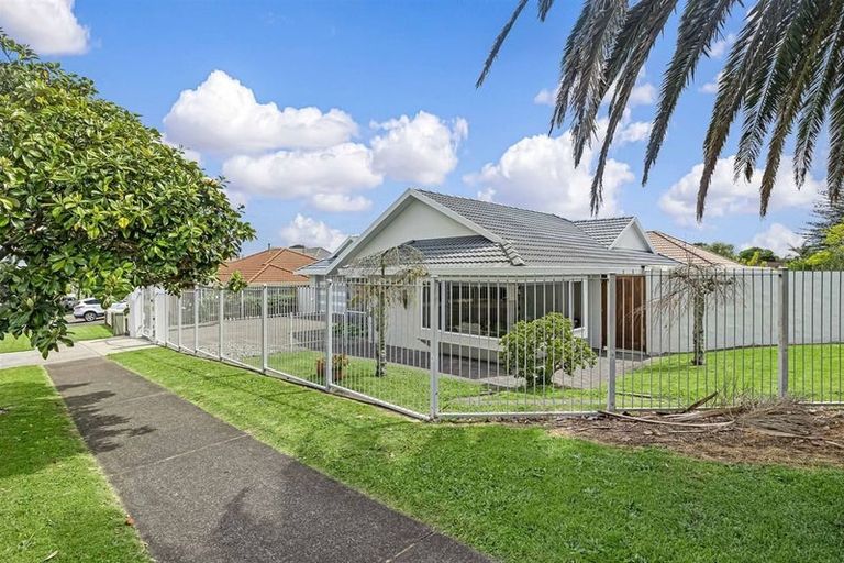 Photo of property in 1 Driscoll Place, Farm Cove, Auckland, 2012