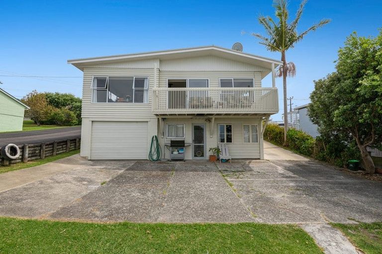 Photo of property in 1031 Whangaparaoa Road, Tindalls Beach, Whangaparaoa, 0930