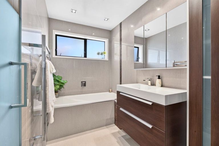 Photo of property in 4 Valdese Rise, Browns Bay, Auckland, 0630