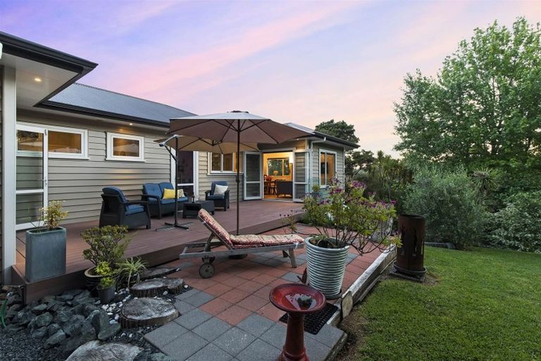 Photo of property in 127 Whangaparaoa Road, Red Beach, 0932