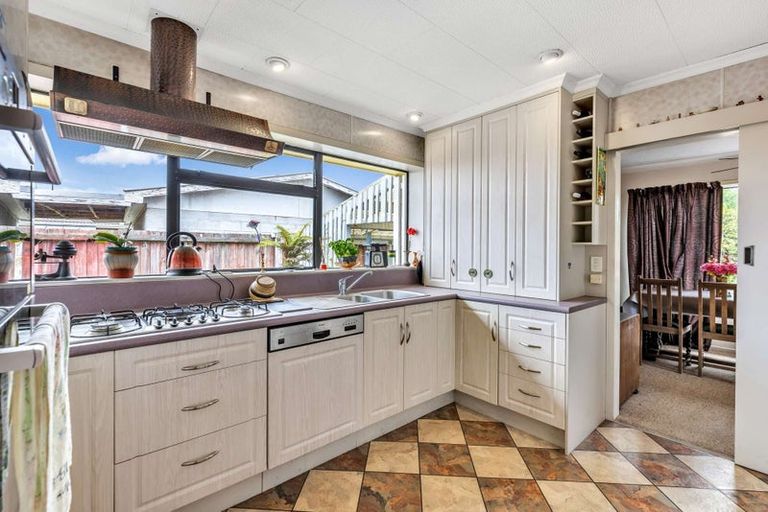 Photo of property in 10 Westerleigh Street, Bishopdale, Christchurch, 8053